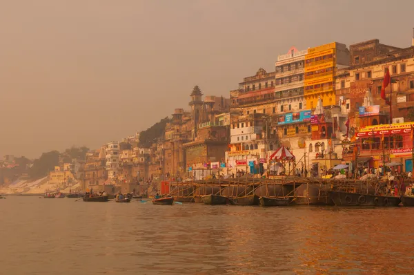 Ghats in oude stad varanasi, india — Stockfoto