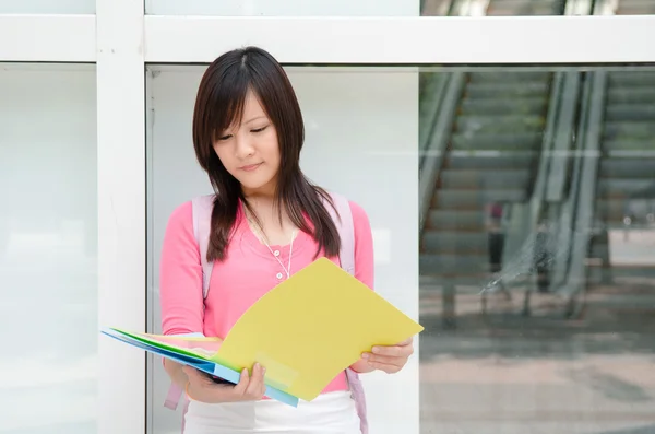 Asiática chica universitaria — Foto de Stock