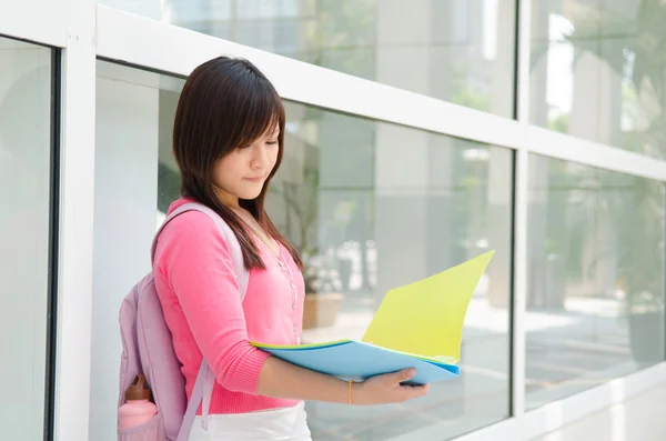 Asiática chica universitaria — Foto de Stock