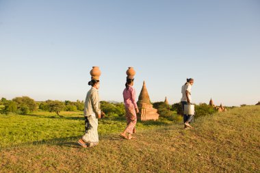 myanmar, tencere taşıma bagan geleneksel çiftçi
