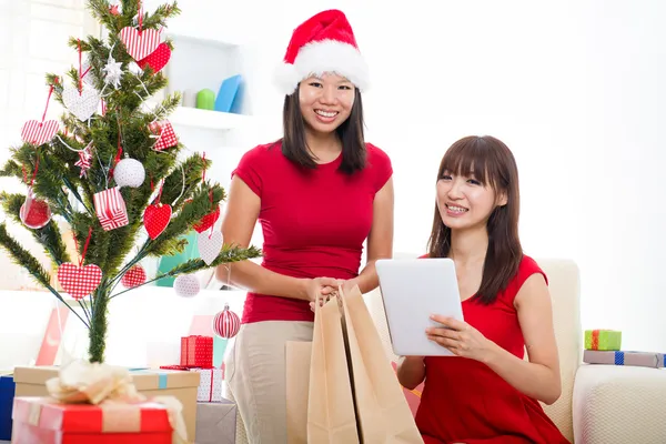 Asiatische Weihnachtsfreunde — Stockfoto