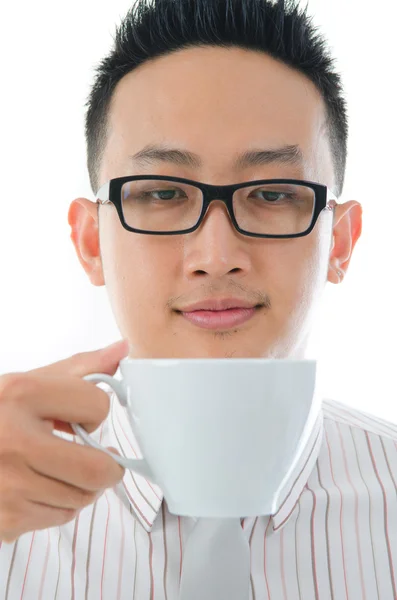 Asian man having tea or coffee break — Stock Photo, Image