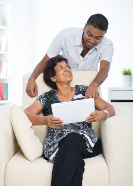 Hint aile fotoğrafı, oğul ve anne.