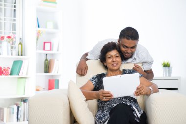 Hint aile fotoğrafı, oğul ve anne.