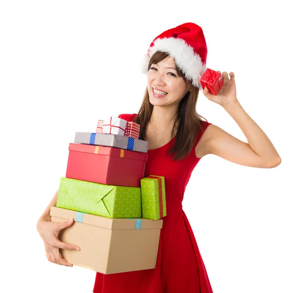 Gyönyörű ázsiai lány, rengeteg karácsonyi ajándékok — Stock Fotó
