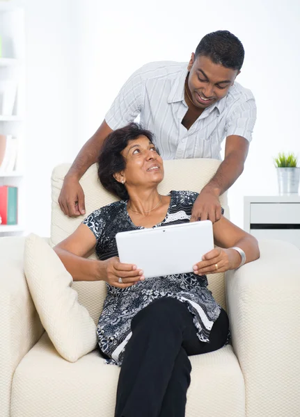 Hint aile fotoğrafı, oğul ve anne.