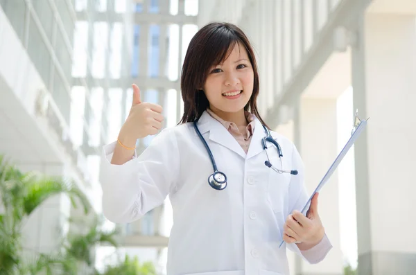 Asiática estudante de medicina feminina — Fotografia de Stock