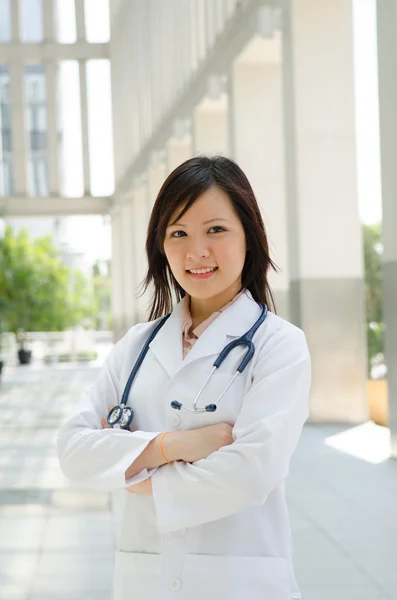 Азиатская студентка-медик — стоковое фото