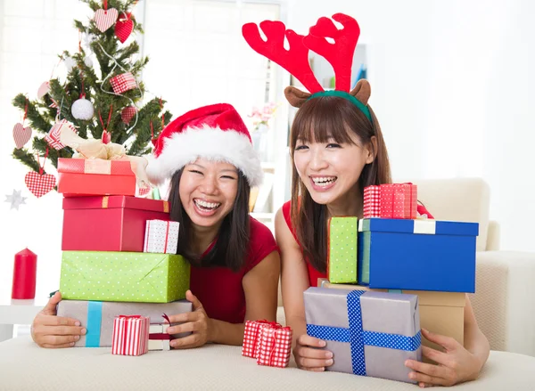 Amici asiatici celebrazione di Natale, cinese sud-est asiatico e Foto Stock