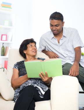 Hint aile yaşam fotoğraf okuma, anne ve oğlu