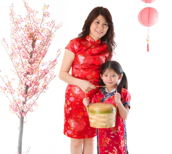 Chinese new year family mother and daughter — Stock Photo, Image