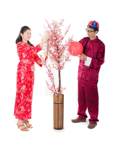 Família do ano novo chinês com ang pow símbolo de sorte — Fotografia de Stock