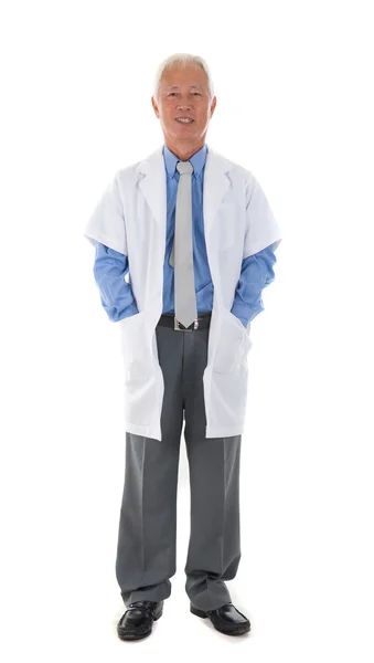 Sênior asiático médico oficial completo corpo — Fotografia de Stock