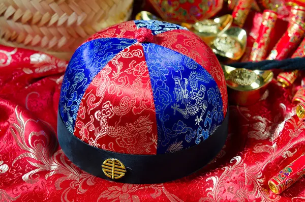 Chinese new year hat with decorations on the background — Stock Photo, Image