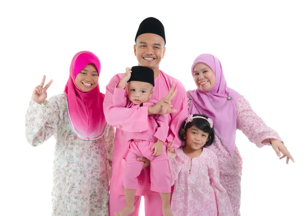 Indonesiska familjen under hari raya — Stockfoto