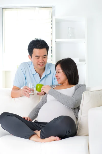 Schwangerschaft und gesunde Ernährung — Stockfoto