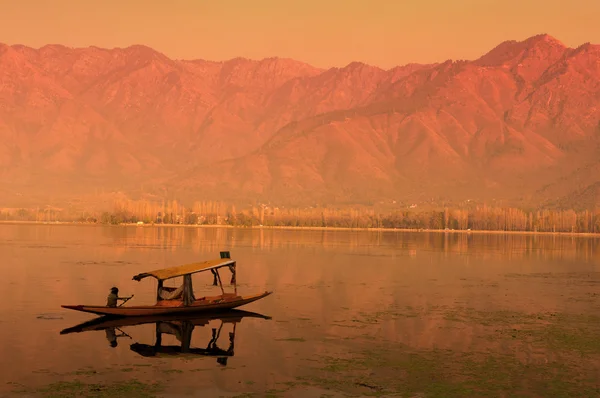 Coucher de soleil Lac Dal à Srinagar, Cachemire, Inde — Photo