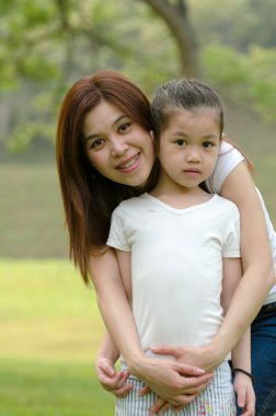 Asyalı Çinli anne ve kızı Park