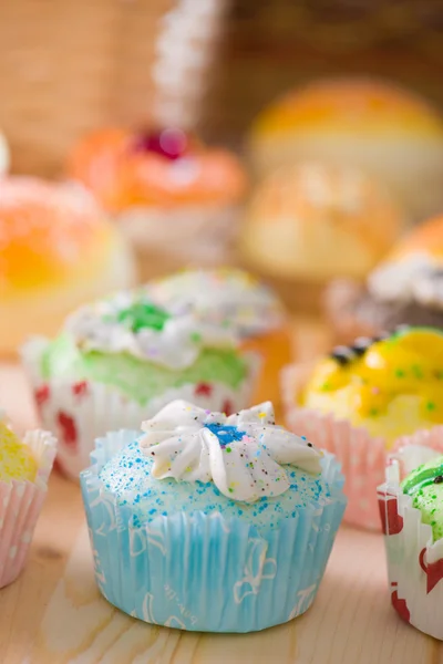 Cupcakes muffins with cream fuits , breads, chocolate variety an — Stock Photo, Image