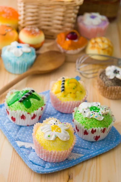 Cup cakes with a lot of bread pastry background — Stock Photo, Image