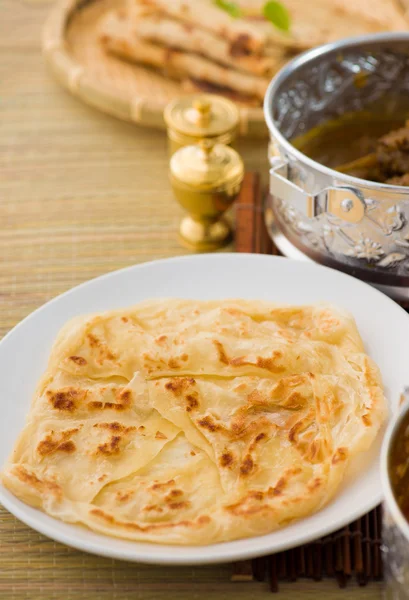 Roti canai plochý chléb, velmi slavný mamak potraviny v Malajsii, obvykle — Stock fotografie