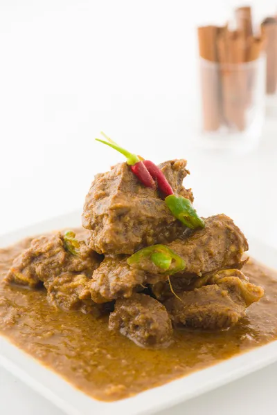 Korma de carneiro um tipo de caril cozido em estilo indiano tradicional — Fotografia de Stock