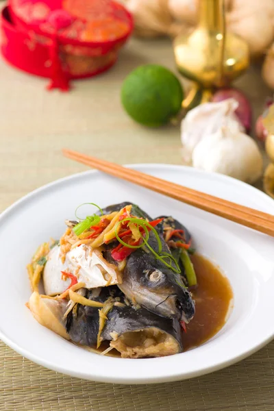 Steam fish head soy sauce, patin steamed with chinese style soya — Stock Photo, Image