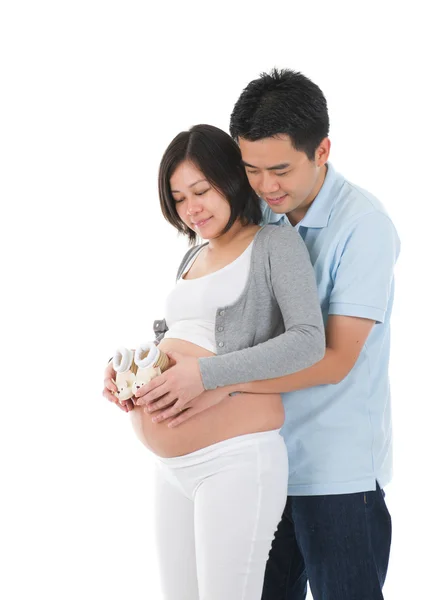 Zwangere moeder en haar echtgenoot — Stockfoto