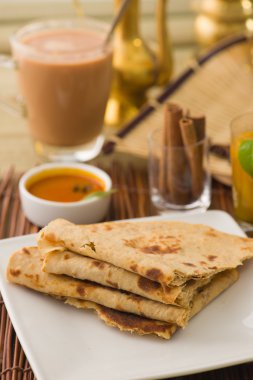geleneksel Hint öğeleri geçmişi olan Çapati paratha kat