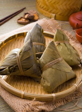 Çin köfte, genellikle Festivali sırasında alınan zongzi