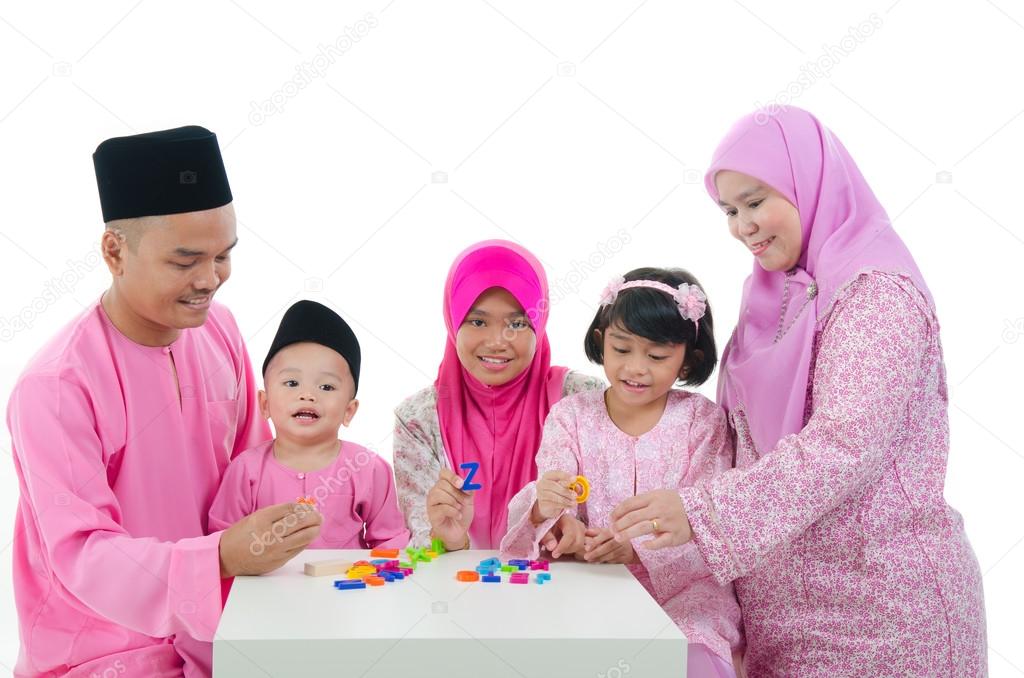 malay family playing and having quality time during hari raya