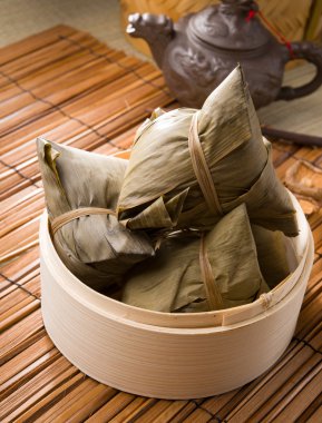 Çin köfte, genellikle duanwu festival o sırasında alınan zongzi