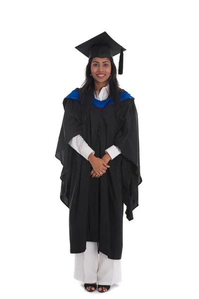 Femelle indienne diplômée isolée sur fond blanc corps entier un — Photo