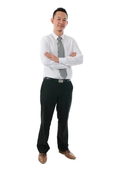 Jovem homem de negócios asiático isolado no fundo branco corpo inteiro — Fotografia de Stock