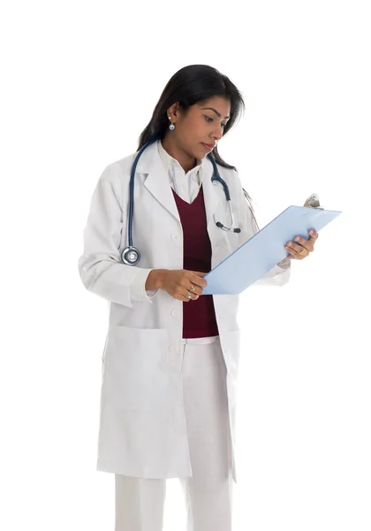 Amerikansk läkare kvinna isolerad på vit bakgrund — Stockfoto