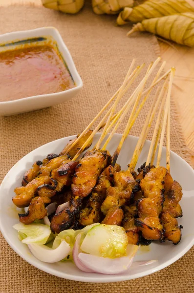 Рамадан еда, сатай кебаб жареная курица — стоковое фото