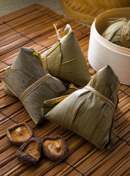Albóndigas chinas bazhang, zongzi generalmente tomadas durante duanwu fe — Foto de Stock