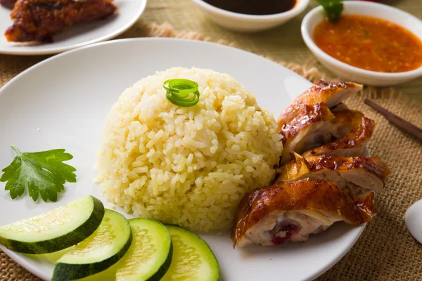 Hainan chicken rice , singapore food with materials as backgrou — Stock Photo, Image