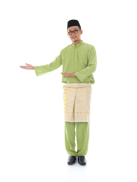 Traditonal Malay man with welcome gesture during ramadan isolate — Stock Photo, Image