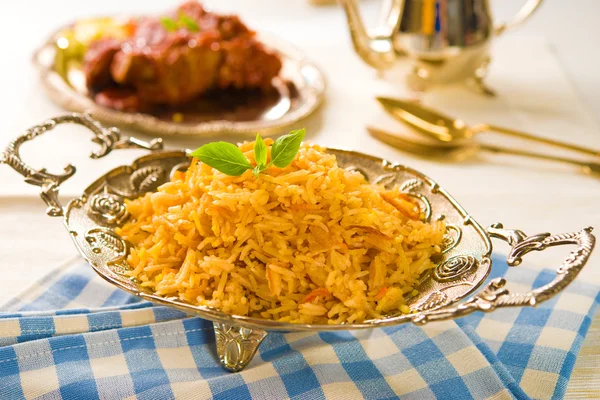 Biryani Hühnerreis mit traditionellem indischen Essen — Stockfoto