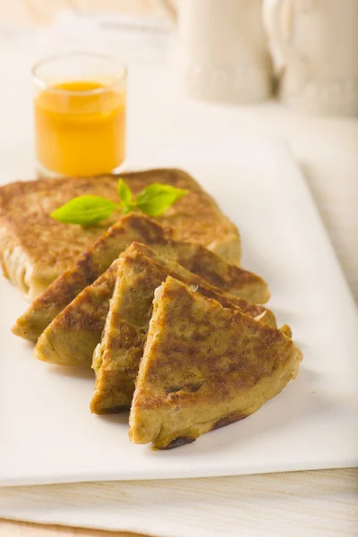 Mutabbaq ou murtabak é um popular pão recheado do Oriente Médio — Fotografia de Stock