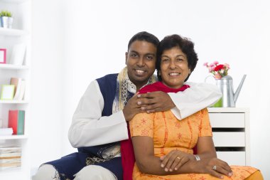 Punjabi aile anne ve oğlu ile yaşam ayarı