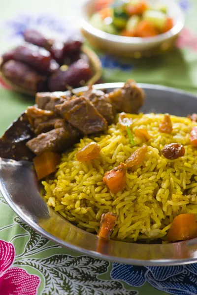Αραβικό ρύζι, Ραμαζάνι τροφίμων στη Μέση Ανατολή, συνήθως σερβίρεται με tando — Φωτογραφία Αρχείου