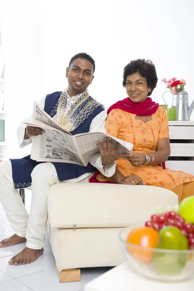 Punjabi família mãe e filho com ambiente de estilo de vida — Fotografia de Stock