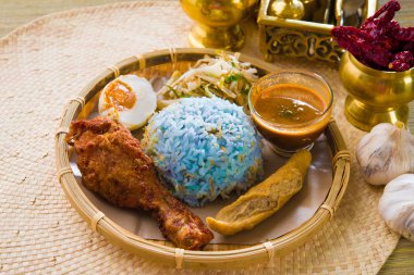 Malezya Nasi kerabu popüler Ramazan yemekleri