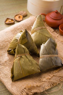 bazhang Çin köfte, genellikle duanwu sırasında alınan zongzi fe