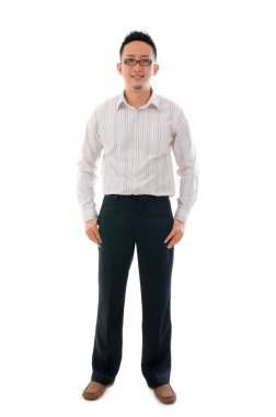 Kendine güvenen, beyaz zemin üzerine izole iş adamı arıyor