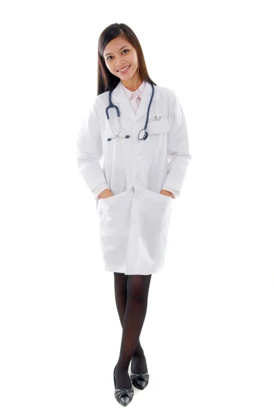 Asiatique femme médecin portrait isolé sur blanc fond — Photo