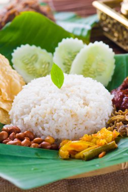 Nasi lemak, geleneksel malay köri Yapıştır pirinç yemek servis