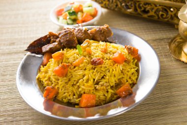 Arap yemekleri, Ramazan yemekleri genellikle tand ile servis Ortadoğu'daki